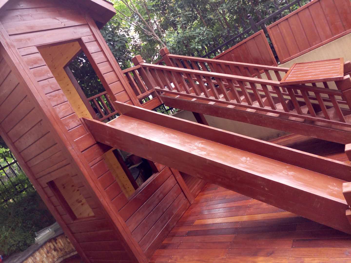 筑牢泰山生态安全屏障泰山景区红门管理区联合红门执法大队开展松木制品专项清理行动(图1)